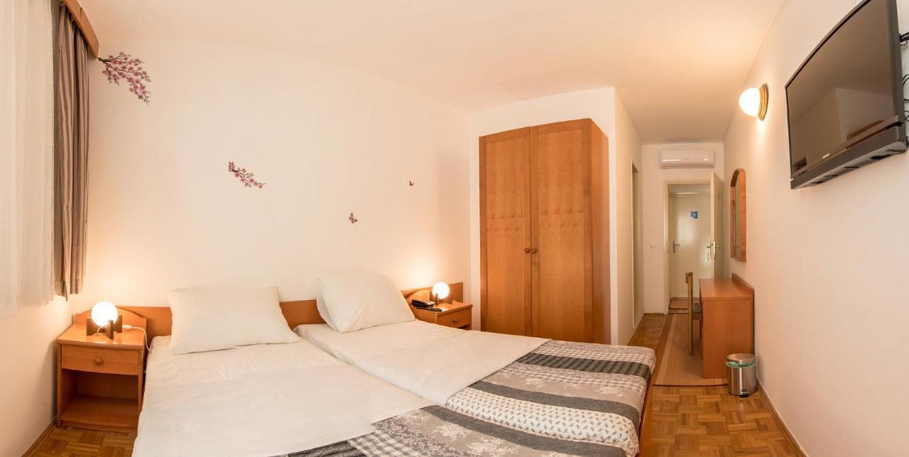 Hotel Barba Starigrad Paklenica Exteriör bild